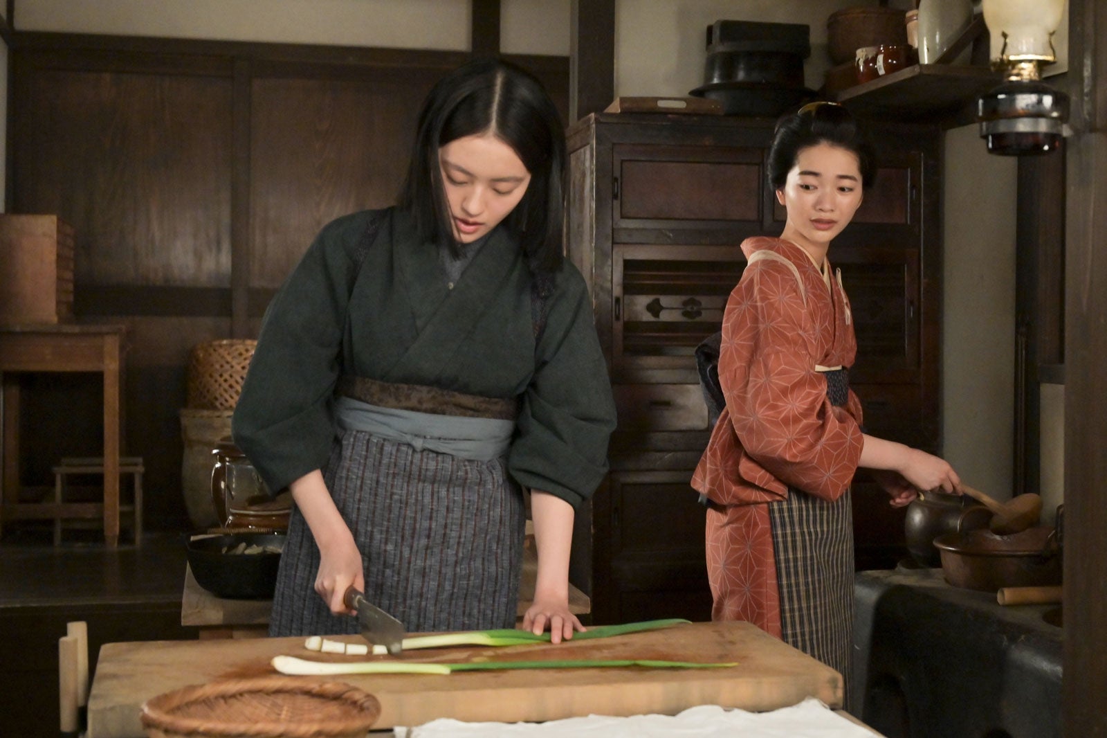 上坂樹里、見上愛「風、薫る」第22話（C）NHK