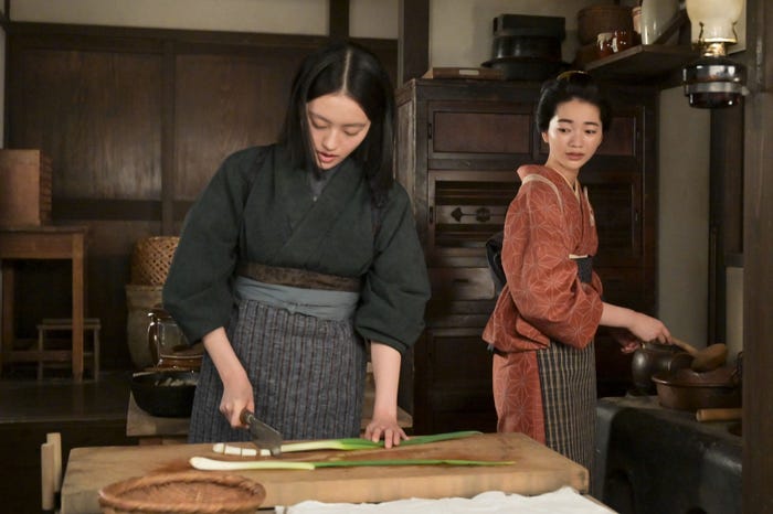 上坂樹里、見上愛「風、薫る」第22話(C)NHK