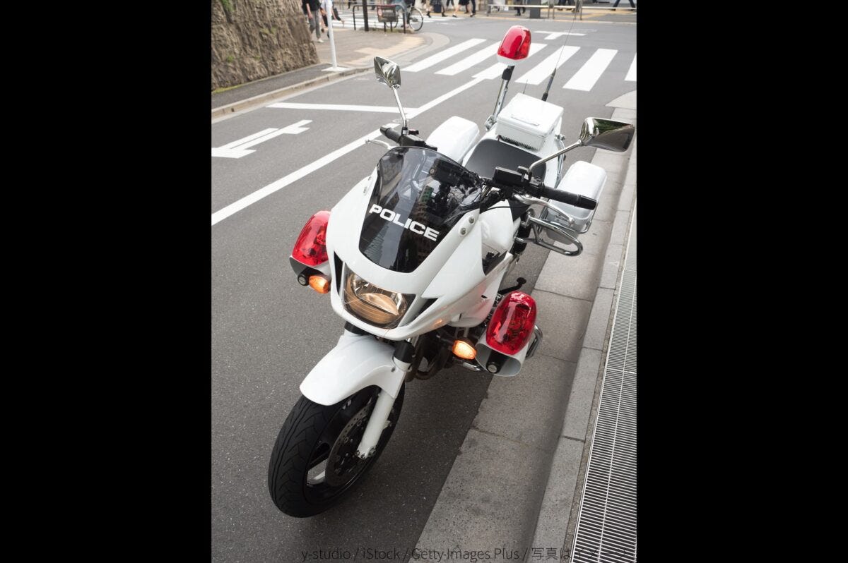 白バイ