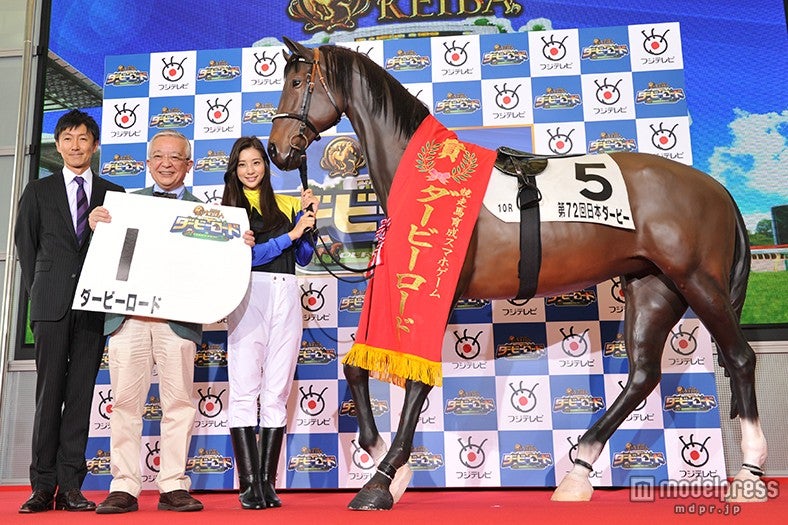 （左から）福原直英フジテレビアナウンサー、井崎脩五郎、足立梨花