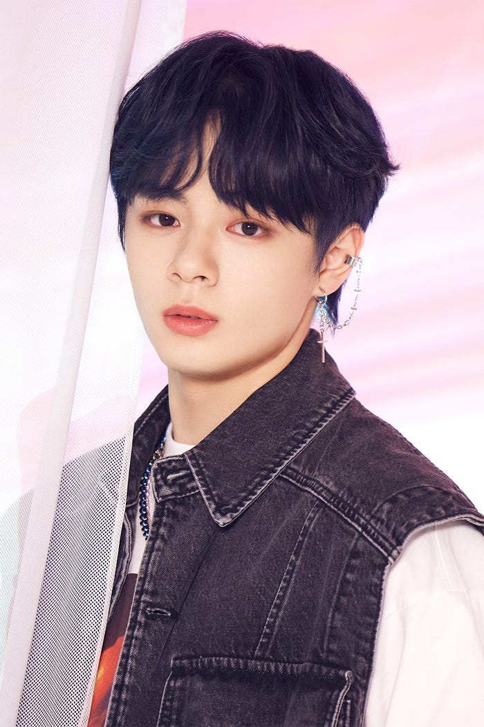 鶴房汐恩 (C)LAPONE ENTERTAINMENT