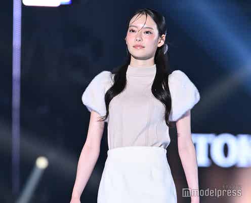 なこなこカップル・なごみ、ミニスカでほっそり美脚輝く【TGC 2024 A/W】