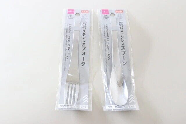 ダイソー　ステンレスフォーク（燕製、18.4cm）　ステンレススプーン（燕製、18.3cm）　パッケージ