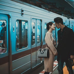 思わずキスしました♡彼の理性がぶっ飛ぶ女性の「無防備しぐさ」4選