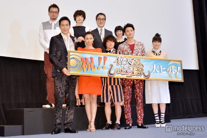 映画「偉大なる、しゅららぼん」初日舞台挨拶様子/(前列左から)村上弘明、深田恭子、濱田岳、岡田将生、貫地谷しほり(後列左から)水落豊監督、大野いと、佐野史郎、柏木ひなた)