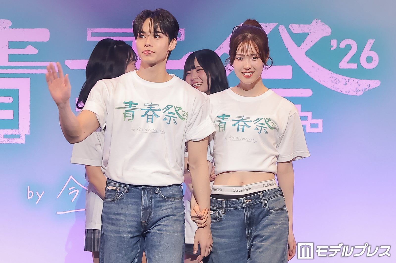 「今日好き」たくはるカップル たくや、はるなのハグを受け止める 腕組み登場【青春祭2026】