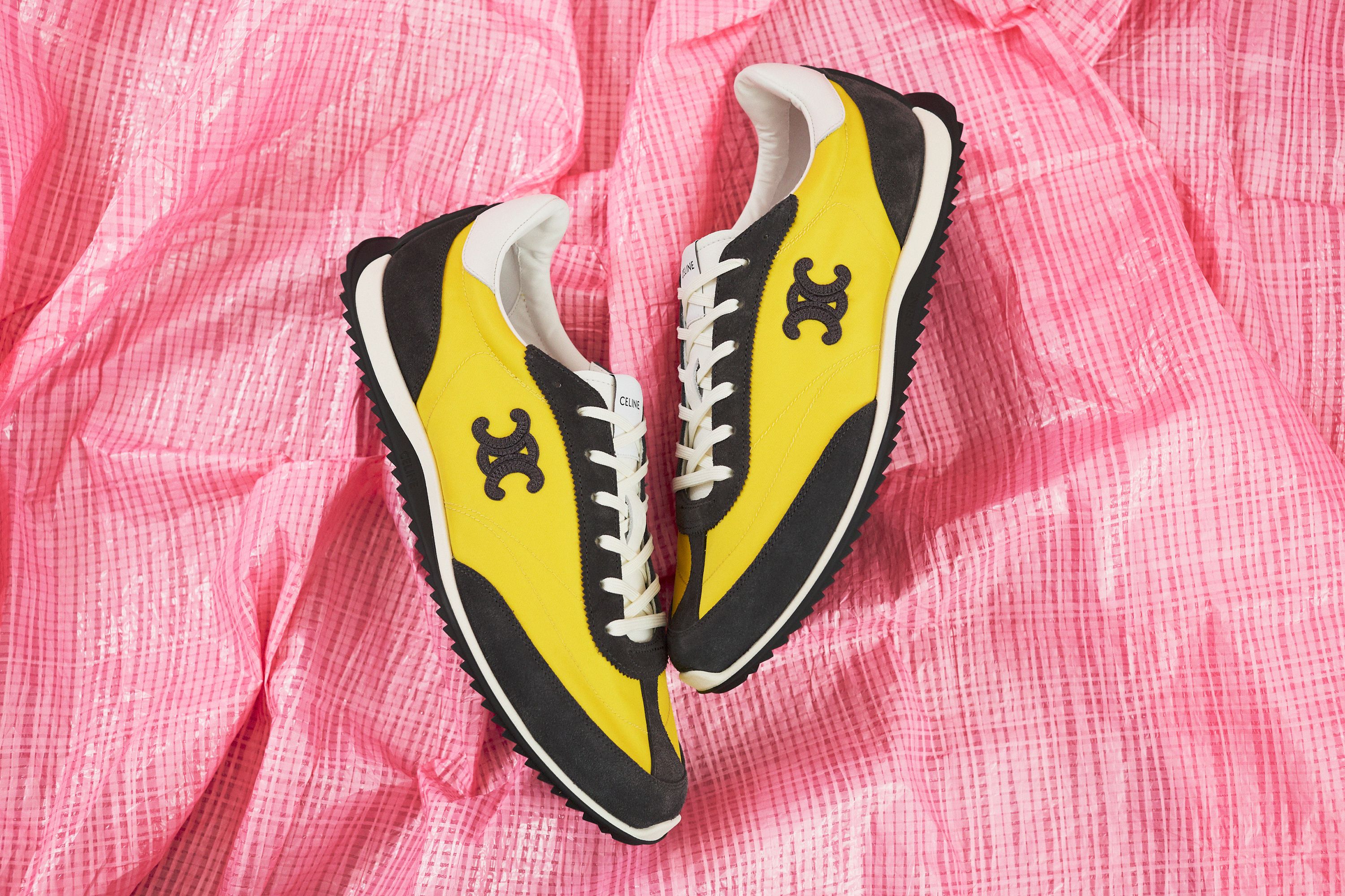 長く寄り添うモードな定番が揃うセリーヌ──2026年に揃えるファッションのニュースタンダード