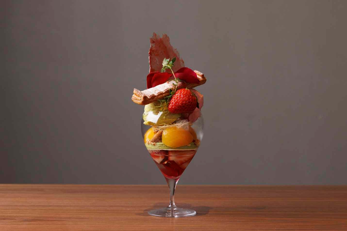 「十全十美パフェ〜苺と旬の果実〜」2,380円／画像提供：古屋旅館