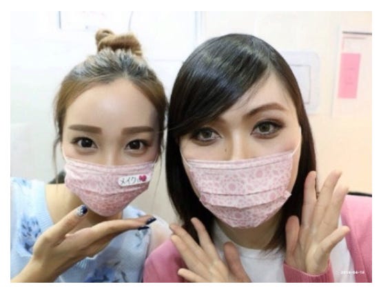 前回のざわちんがテイラー・スウィフト風ものまねメイクを施した誠子・ざわちん/ざわちんオフィシャルブログより