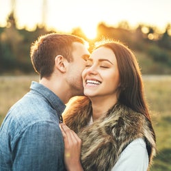 君しか見えない 男性を夢中にさせる彼女の特徴 モデルプレス