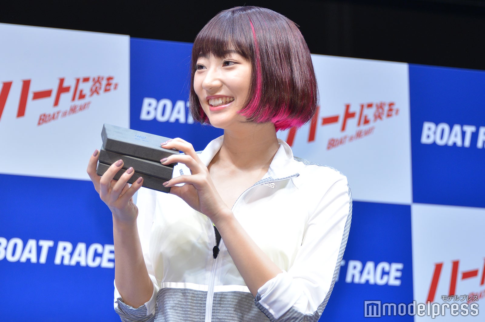 バレンタインチョコのサプライズをした武田玲奈（C）モデルプレス