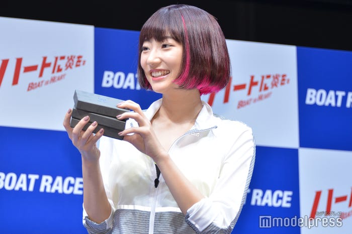 バレンタインチョコのサプライズをした武田玲奈(C)モデルプレス