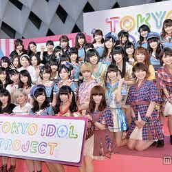 「TOKYO IDOL PROJECT」発足（写真左より）アイドリング!!!、ベイビーレイズJAPAN、HKT48、でんぱ組.inc、Negicco
