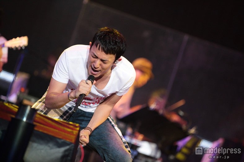 ライブパフォーマンスをしたファンキー加藤