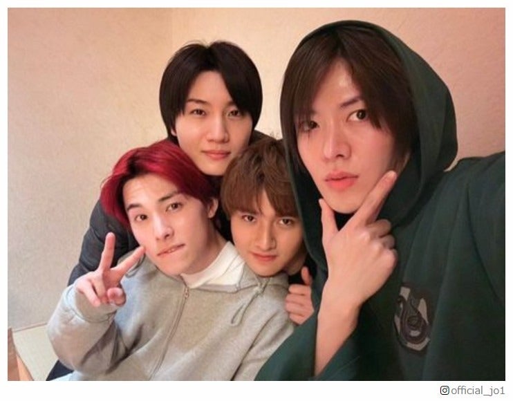 桜田通・中本悠太・川西拓実・藤岡真威人「クールドジ男子」密着ショットに反響「JO1ポーズしてる」「イケメンだらけ」