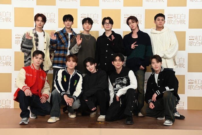 SEVENTEEN/(上段左から)JUN、DK、HOSHI、WONWOO、THE 8、MINGYU(下段左から)VERNON、SEUNGKWAN、WOOZI、JOSHUA、DINO(C)NHK