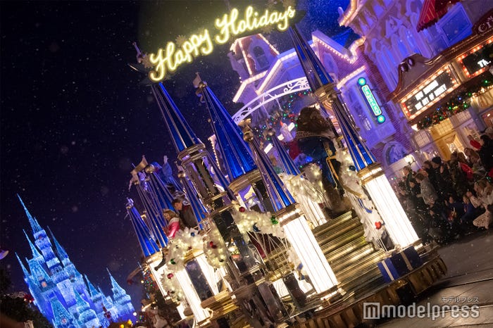 「ミッキーのワンス・アポン・ア・クリスマスタイム・パレード」(C)モデルプレス(C)Disney