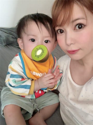 「今日も二歩歩いた弟くん！」中川翔子、すくすく成長する我が子の姿を公開