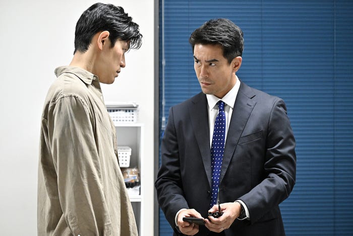 鈴木亮平、伊藤英明「リブート」第6話(C)TBS