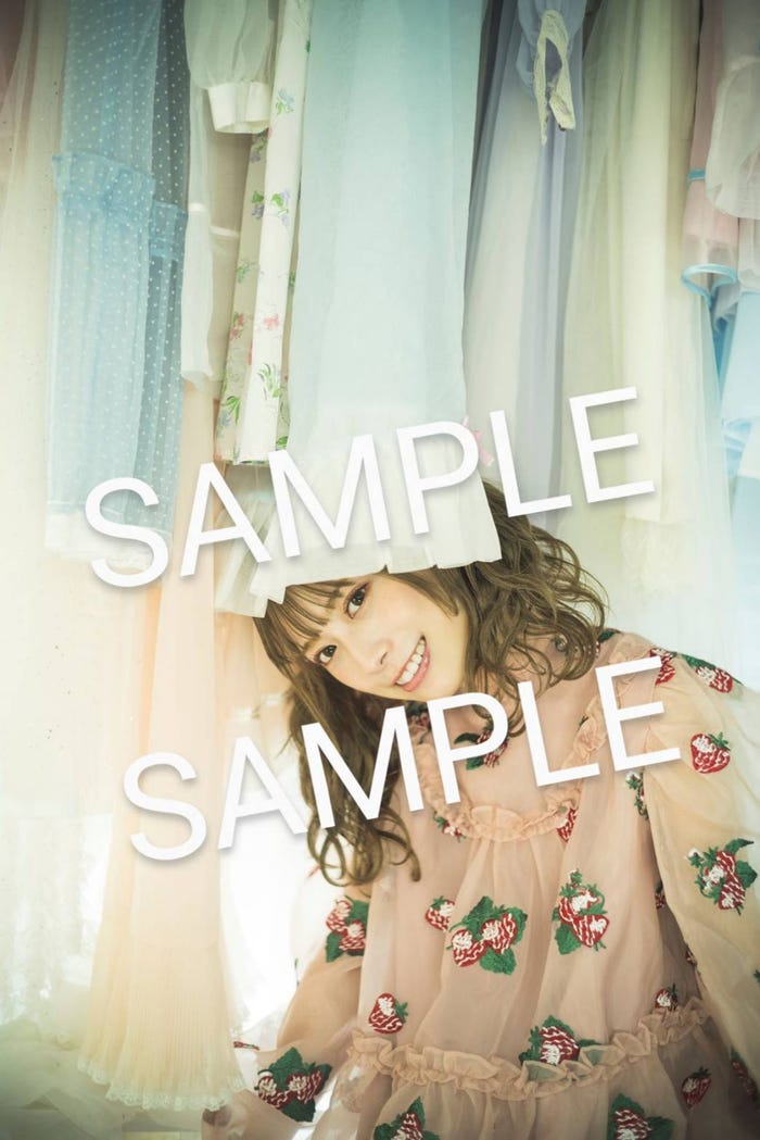 東村芽依/くまざわ書店ポストカード(C)藤本和典/白夜書房