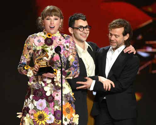 テイラー・スウィフト、女性アーティスト史上初「年間最優秀アルバム」3度目受賞<第63回グラミー賞>