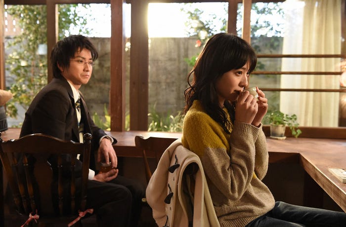 藤原竜也、戸田恵梨香/『リバース』第1話より(画像提供:TBS)