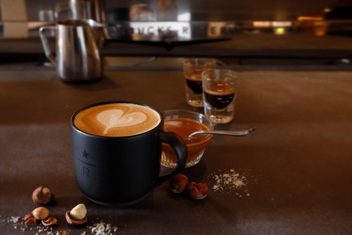 スタバ、ナッツの芳醇な味わいと香りが楽しめる新作ラテ登場／画像提供：スターバックス コーヒー ジャパン