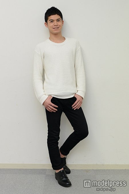 舞台では気弱なキャラクターを演じる菅谷哲也／ヘアメイク：武部千里