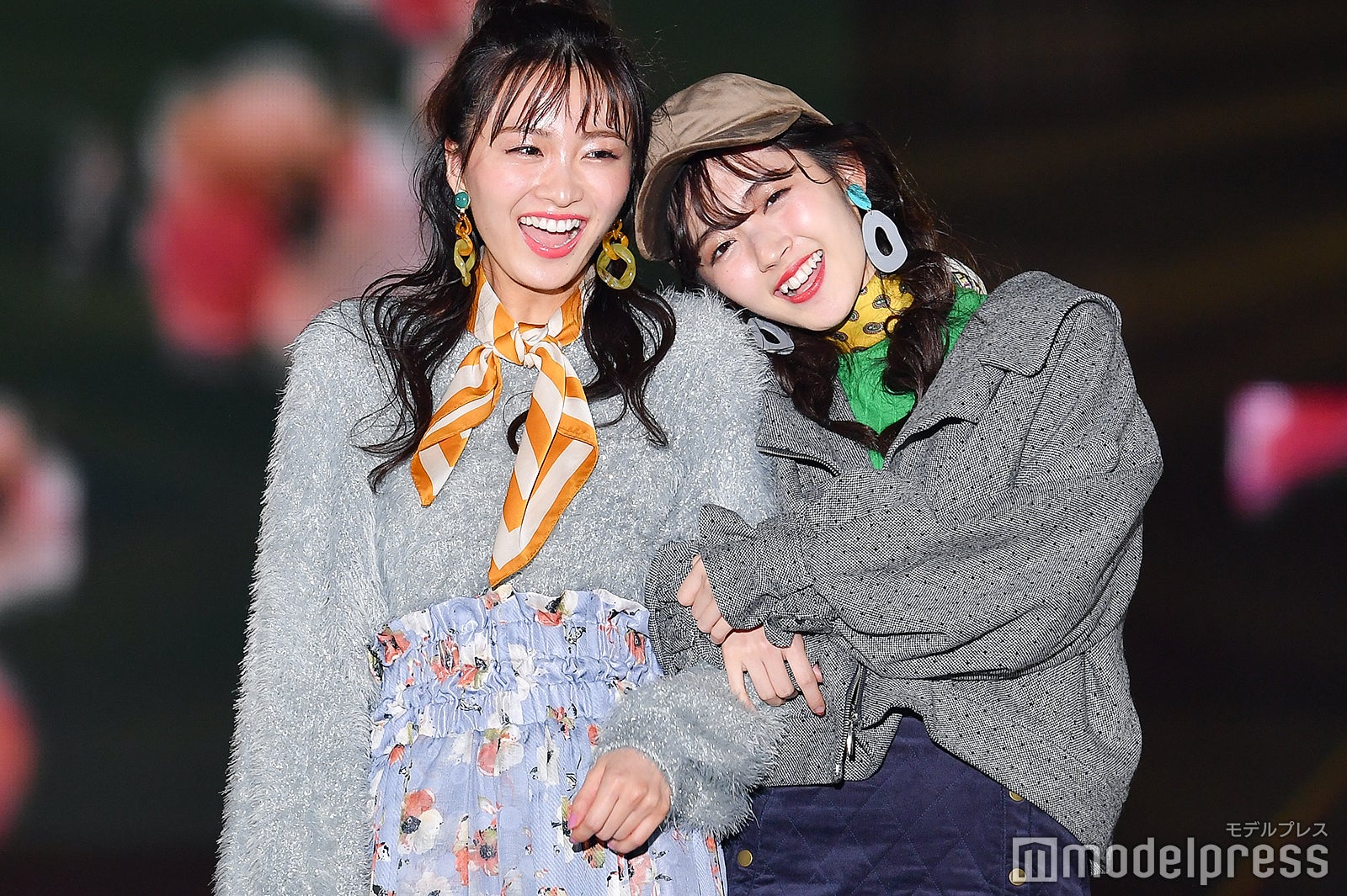 岡崎紗絵＆鈴木愛理（C）モデルプレス