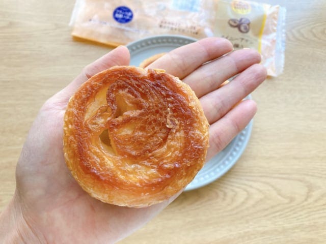 クイニーアマンは手のひらサイズです。