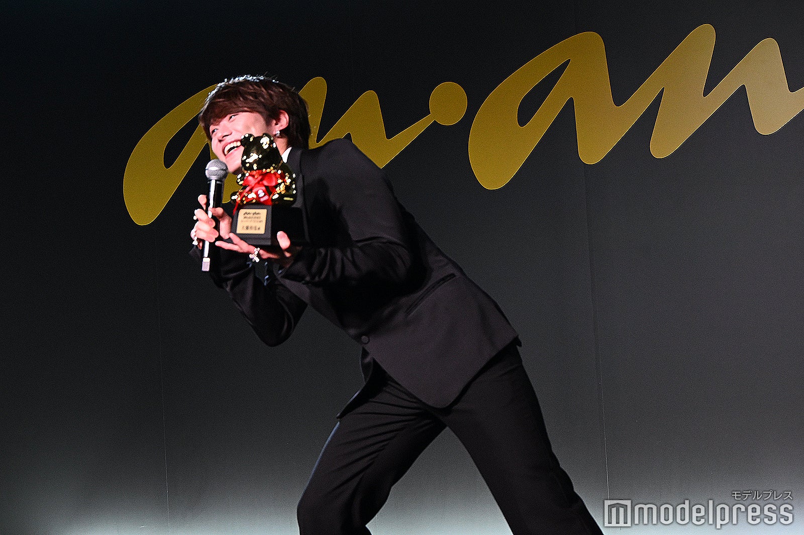 はけようと思ったが最後にもう一度カメラ目線をする大橋和也（C）モデルプレス