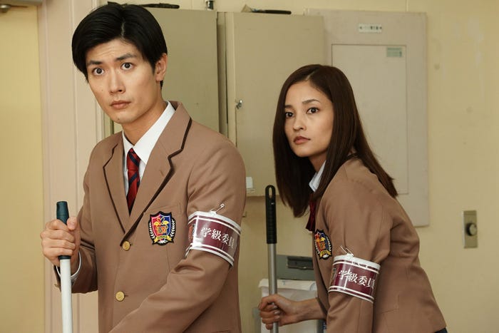三浦春馬、黒木メイサ/「オトナ高校」第3話より(C)テレビ朝日