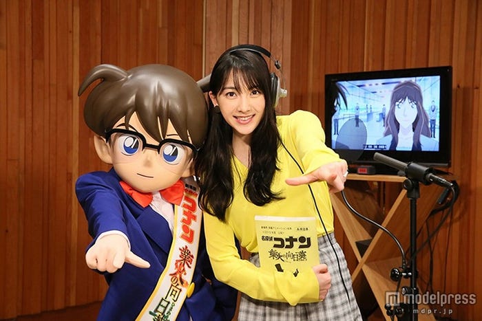 コナン&知英(C)2015 青山剛昌/名探偵コナン製作委員会