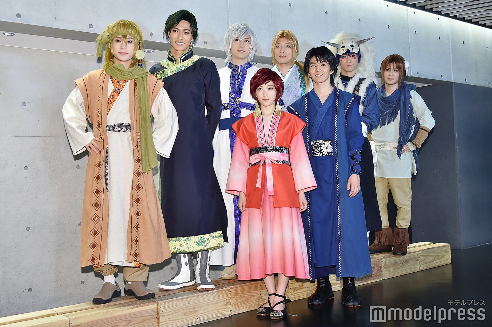 （前列左から）生駒里奈、矢部昌暉（後列左から）木津つばさ、西川俊介、山本一慶、陣内将、奥谷知弘、樋口裕太（C）モデルプレス