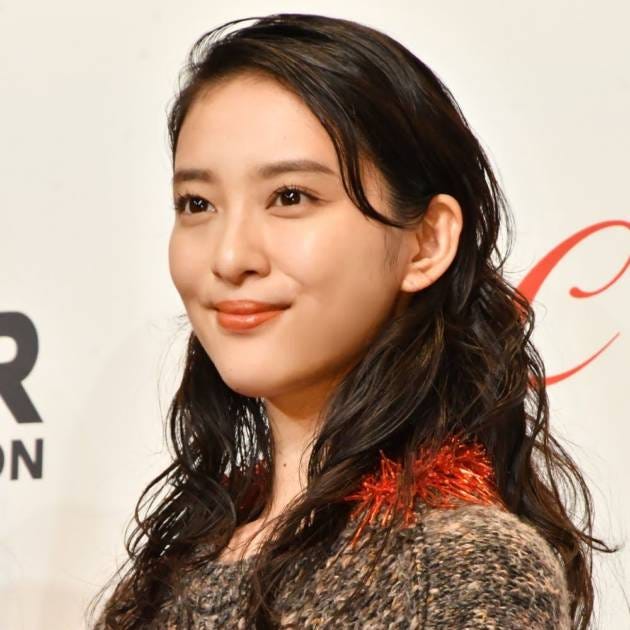 顔ちっちゃい 武井咲 背中 デコルテ見せのワンピースshotに絶賛の声 透明感が凄いです モデルプレス 顔ちっちゃい 武井咲 背中 デコルテ見せのワンピースshotに絶賛の声 透明感が凄いです モデルプレス