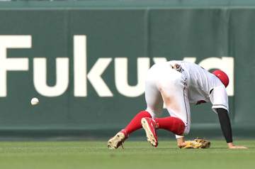 広島に不運とミス 平川「太陽が入って見えなくなって」凡飛が二塁打→捕手・持丸フォークそらし先制失点「止めなければいけなかった」