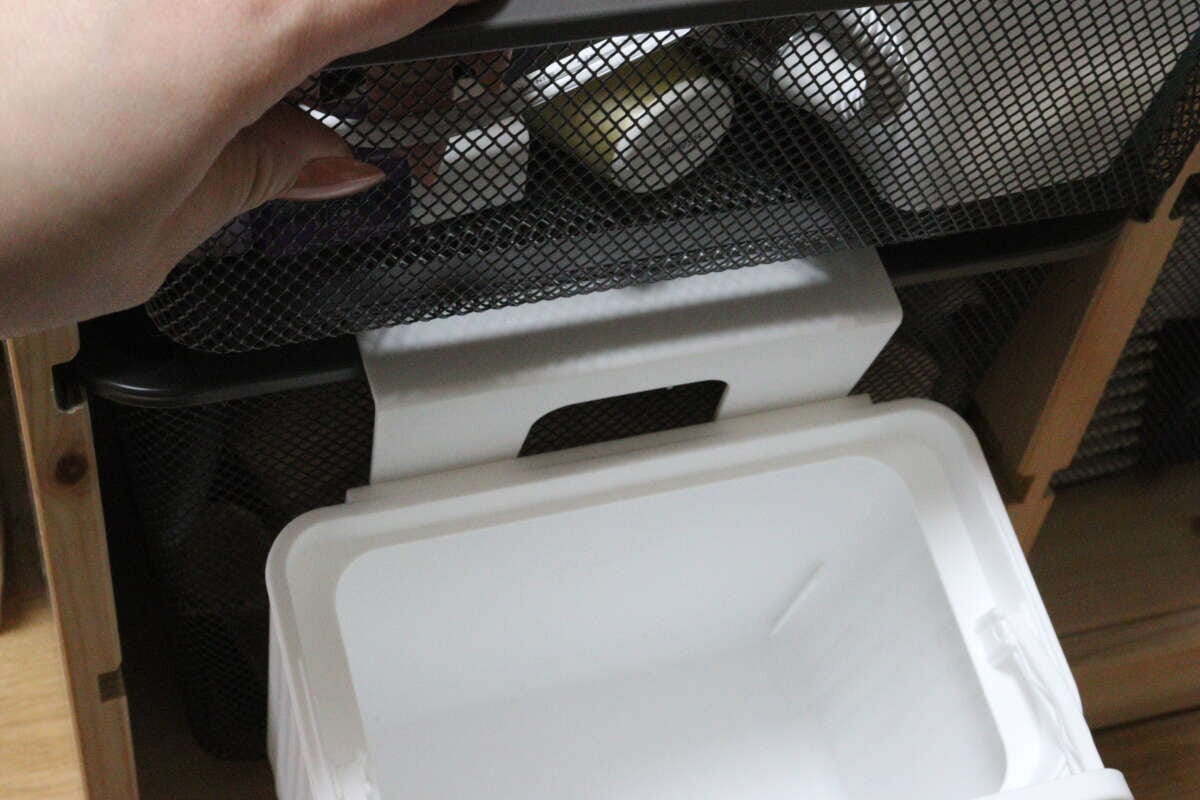 扉や引き出しに掛けられるフタ付ゴミ箱 すっきり 扉や引き出しに掛けられるフタ付ゴミ箱 すっきり