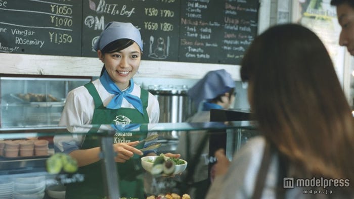 川口春奈/「デリ」篇その2