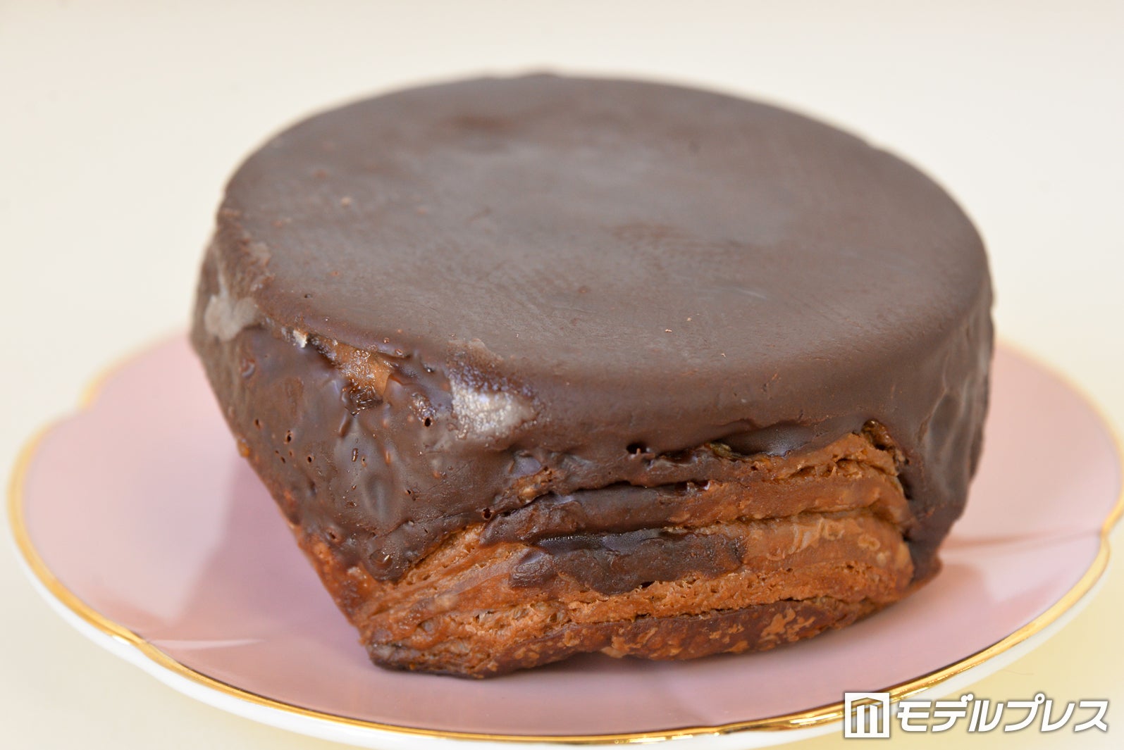 アメフィリングとチョコで「パリッ」とした食感が楽しめる（C）モデルプレス
