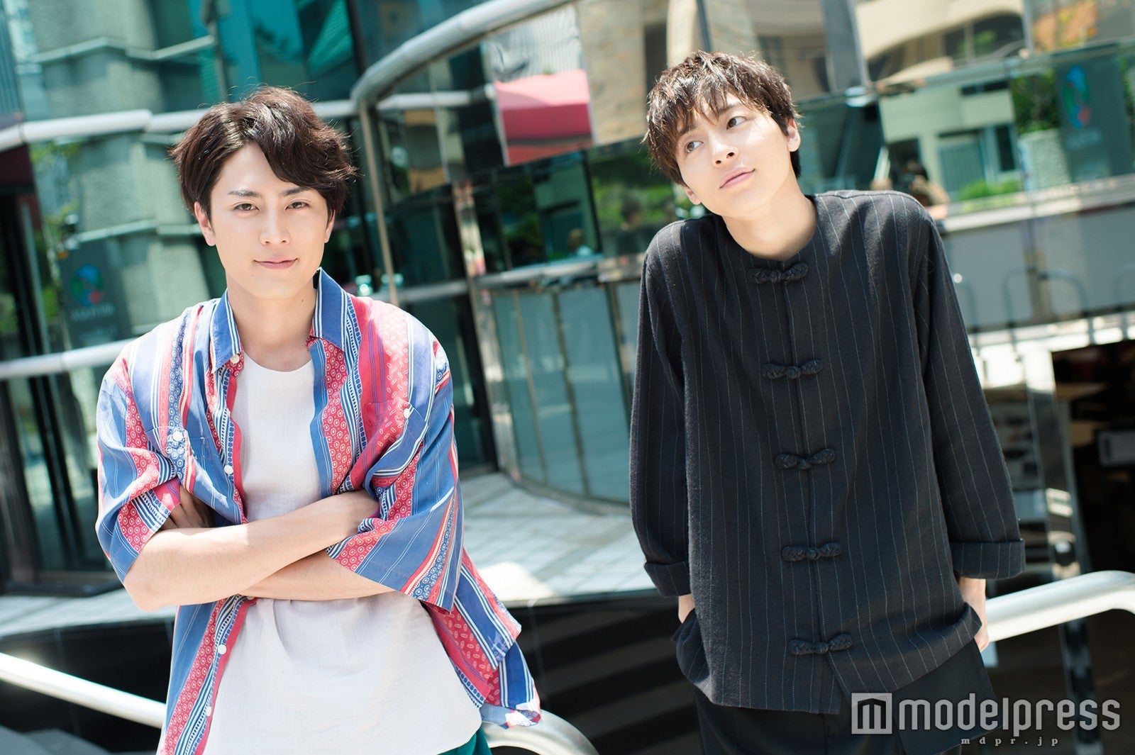 （左から）間宮祥太朗、高杉真宙（C）モデルプレス