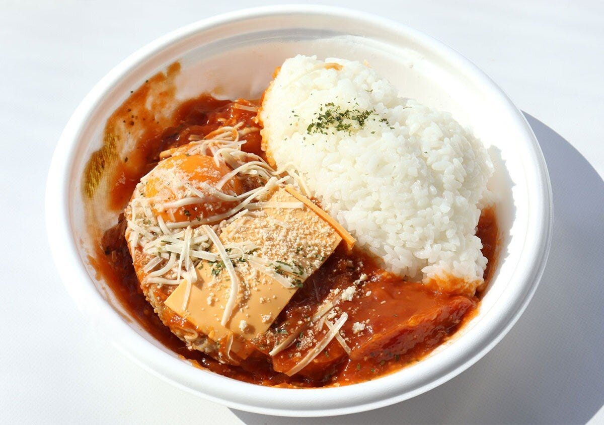 とろ~りチーズと卵黄ソースのトマトハンバーグ弁当開封 とろ~りチーズと卵黄ソースのトマトハンバーグ弁当開封