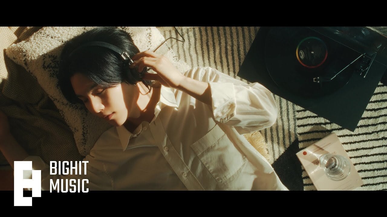 BTS・SUGA、IUとのコラボ曲公開 MVラストの“メッセージ”に注目