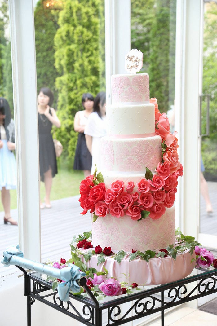 第2話の結婚パーティーのシーンで登場したケーキ(C)フジテレビ