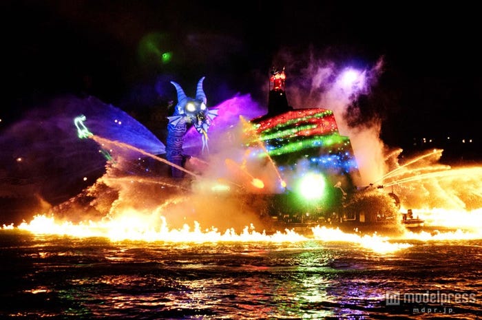 「ファンタズミック」(C)Disney