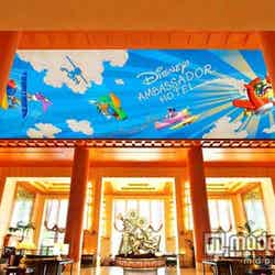 「ディズニーアンバサダーホテル」ロビー(リニューアル後のイメージ)(C)Disney
