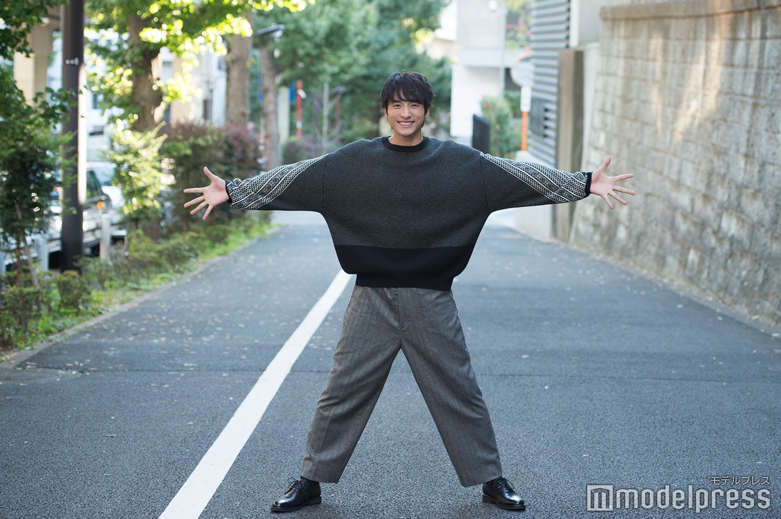 小関裕太、「秋っ！」と叫んでこのポーズ （C）モデルプレス