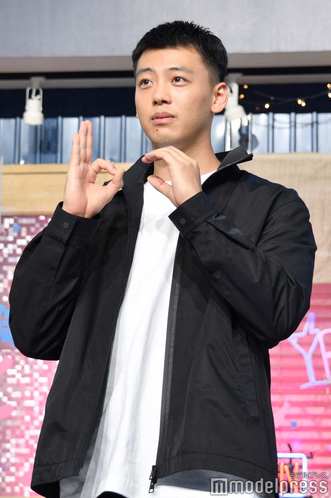 “6C（六本木クラス）ポーズ”ができない竹内涼真 （C）モデルプレス