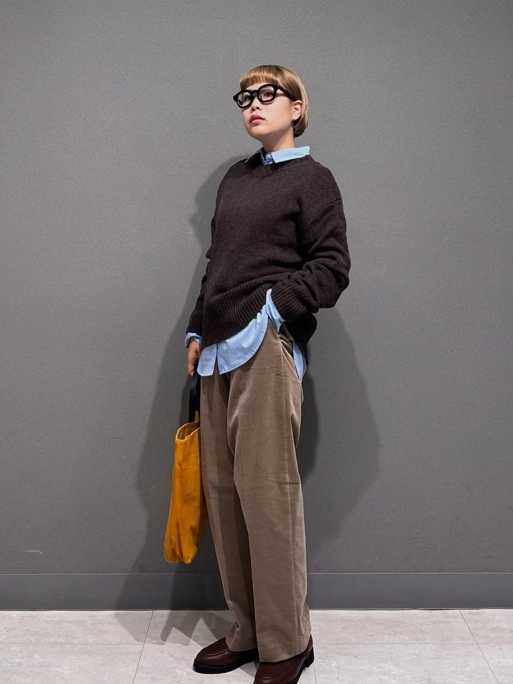 【OKコーデ】シャープさをプラスしてくれる襟つきシャツをインナーに 出典:WEAR