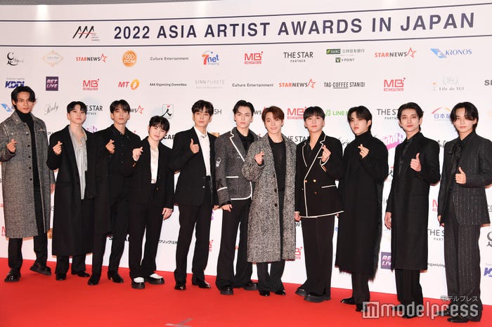 SEVENTEEN/(左から)ミンギュ、ホシ、ドギョム、ウジ、ウォヌ、バーノン、ディノ、スングァン、エスクプス、ジョシュア、ジョンハン(ジュン、ディエイトは欠席)