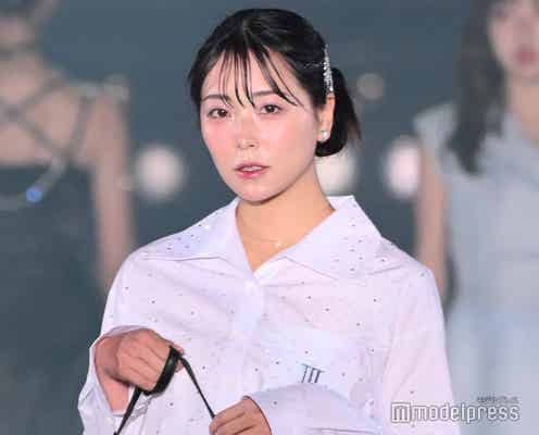 白間美瑠、投げキスに視線集中 モノトーンコーデで上品ルック【関コレ2025S/S】